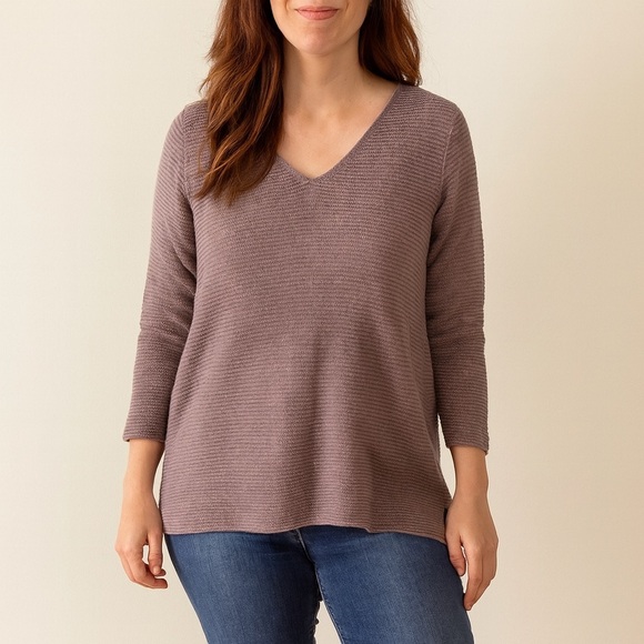 Old Navy Tops - 🌸 Old Navy Mauve Long Sleeve V-Neck Tee
Size Small
